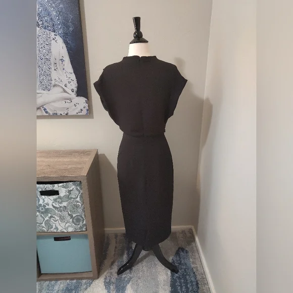 EXPRESS Minimalist Chiffon and Crepe Dress, Size S. - Picture 4 of 7